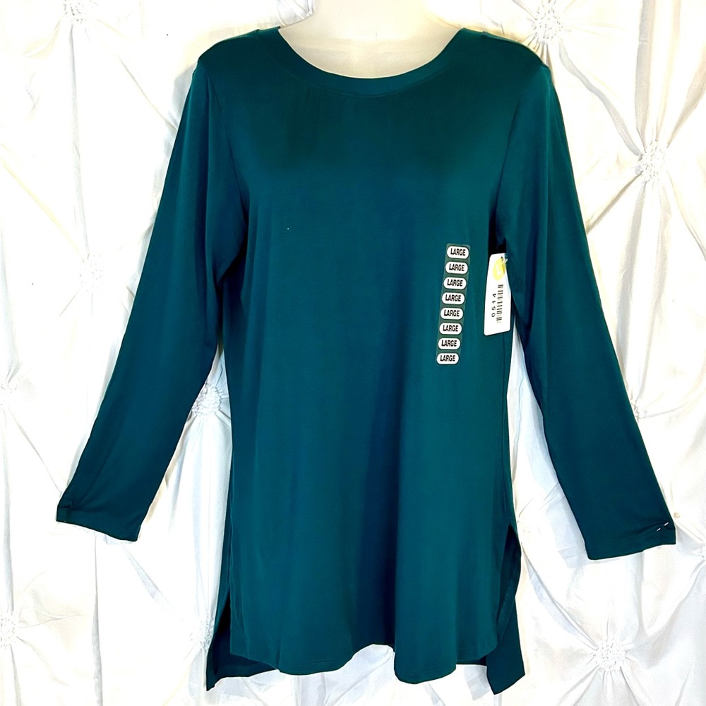 NWT Women’s Green,  Low Cut Back, Long Sleeves Top- Large
